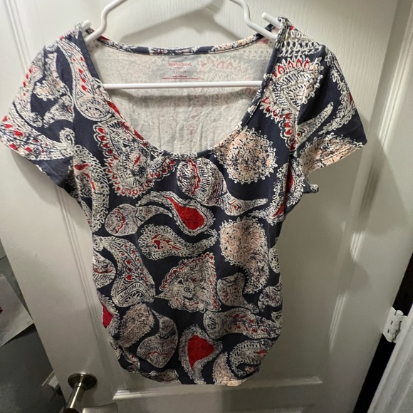 *3 for $15* Paisley print short sleeve Motherhood Maternity shirt. Size M - Picture 6 of 7